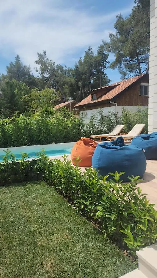 Pinetrees Beach House With Swimming Pool Golem  0*, Golem (Tirana)