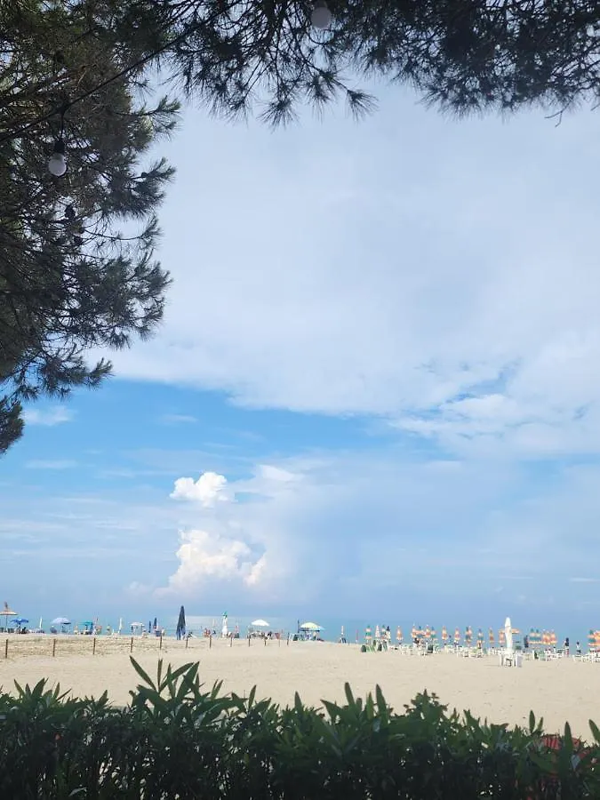 Pinetrees Beach House With Swimming Pool Golem  Holiday home Golem (Tirana)
